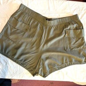 GAP Men’s Khaki Twill Pants – Size XL